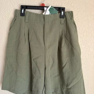 NWT HALARA High-Waist Women's Shorts in Olive